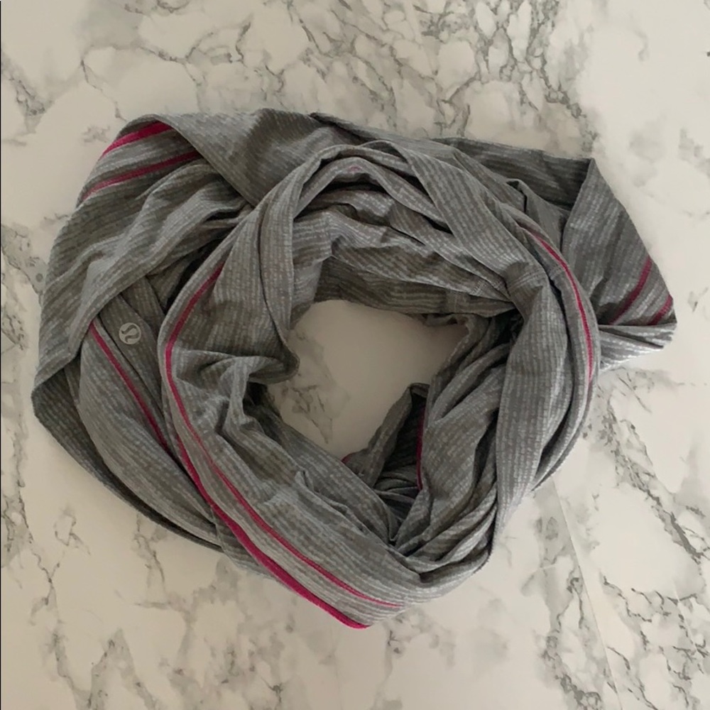 LULULEMON grey scarf